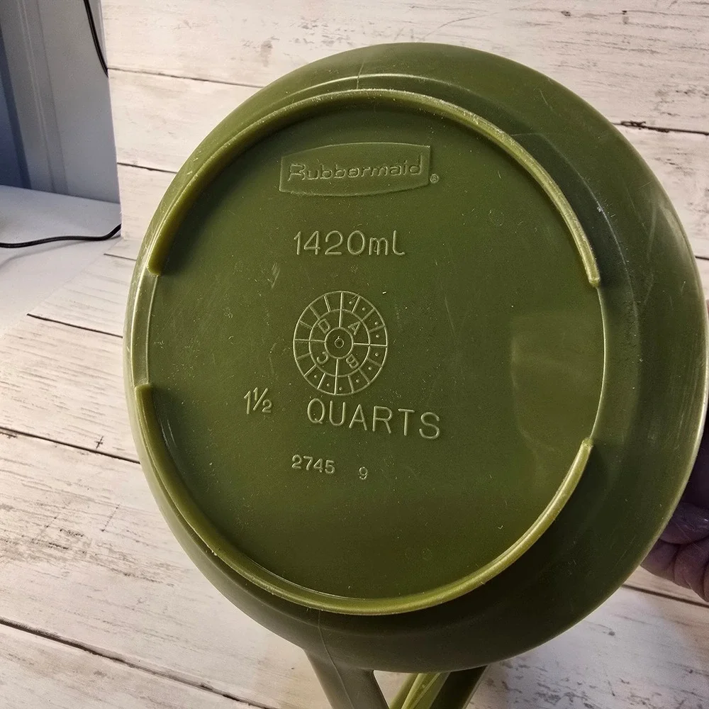 Rubbermaid vintage quart